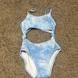 one piece with cut out